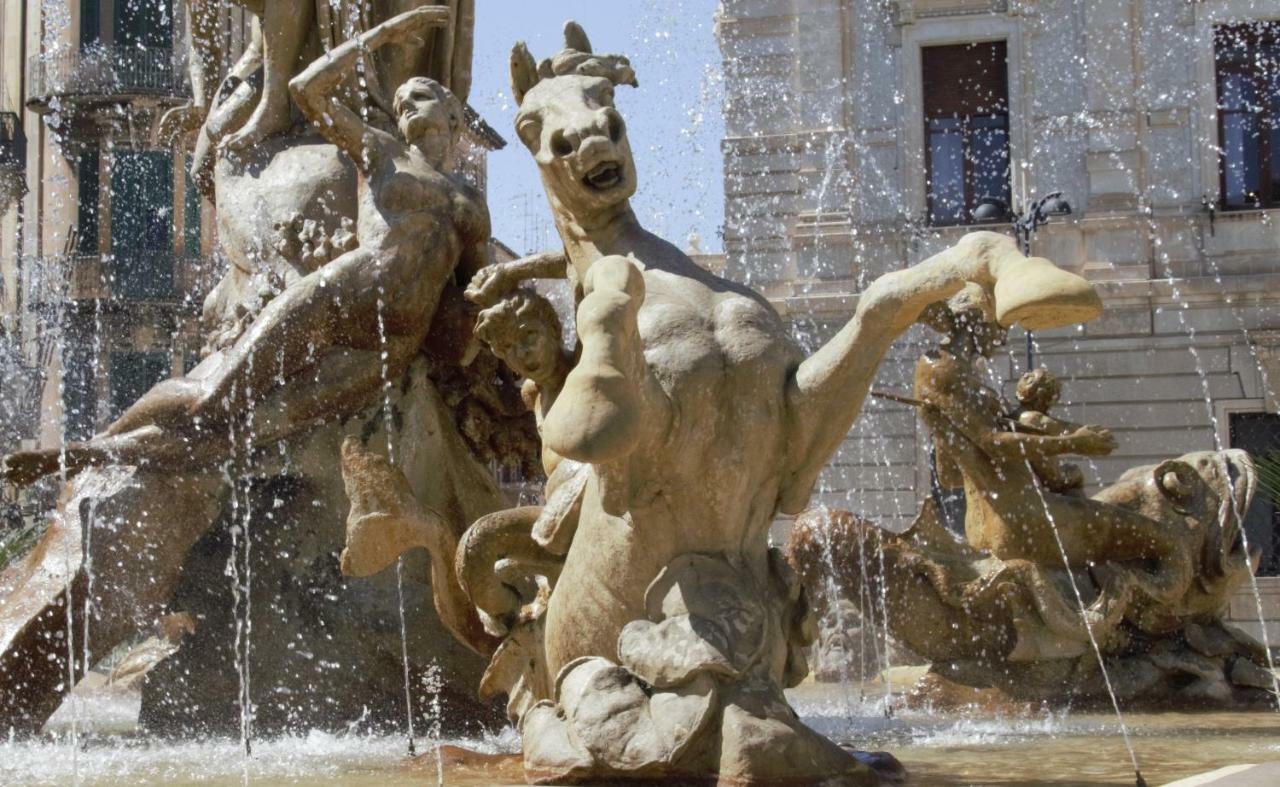 Casa Nagale- Una Suite Di Charme Nel Cuore Di Ortigia A 50 Mt Dal Mare Syracuse Buitenkant foto